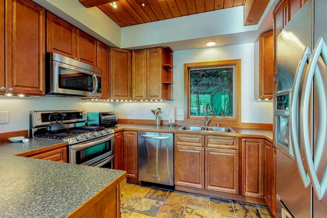 Woodland Hideaway In The Hills Villa Lake Stevens Bagian luar foto