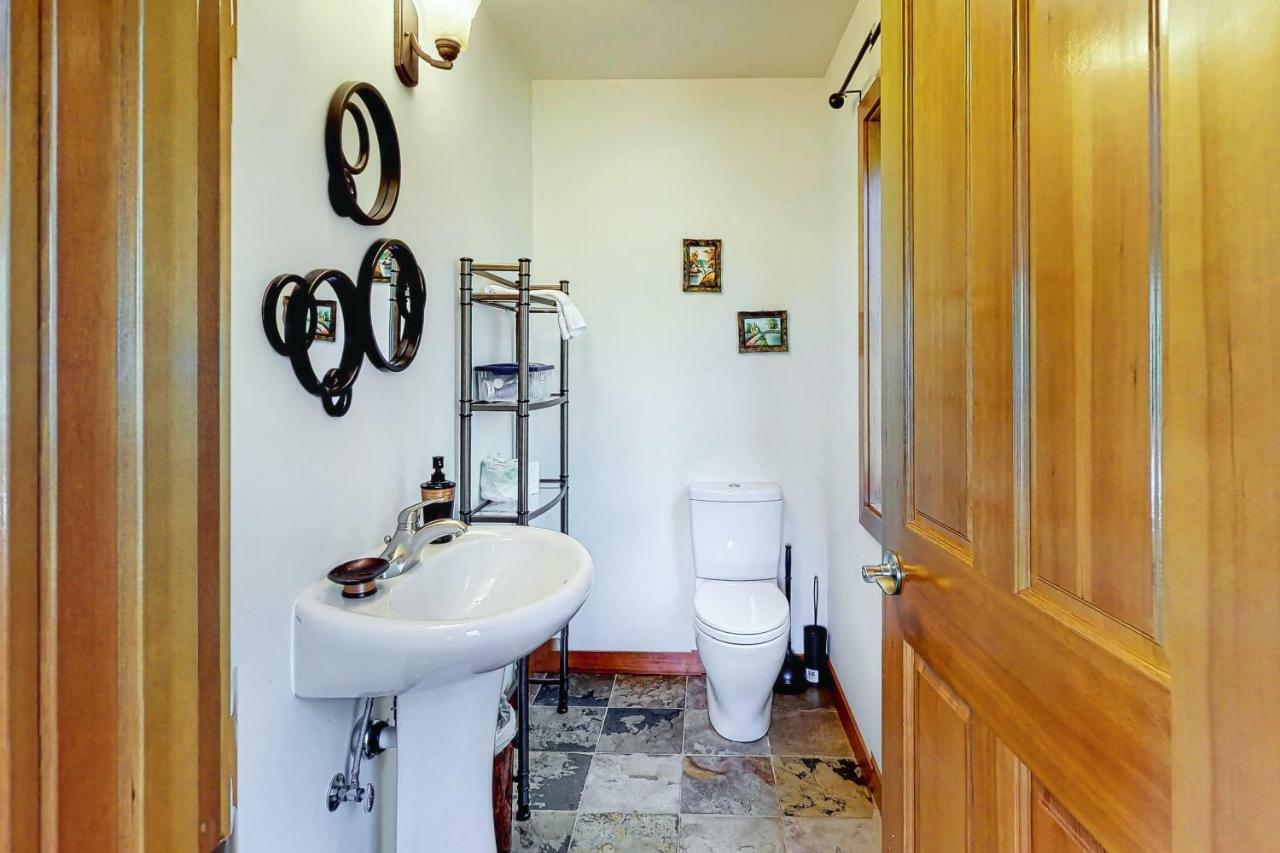 Woodland Hideaway In The Hills Villa Lake Stevens Bagian luar foto