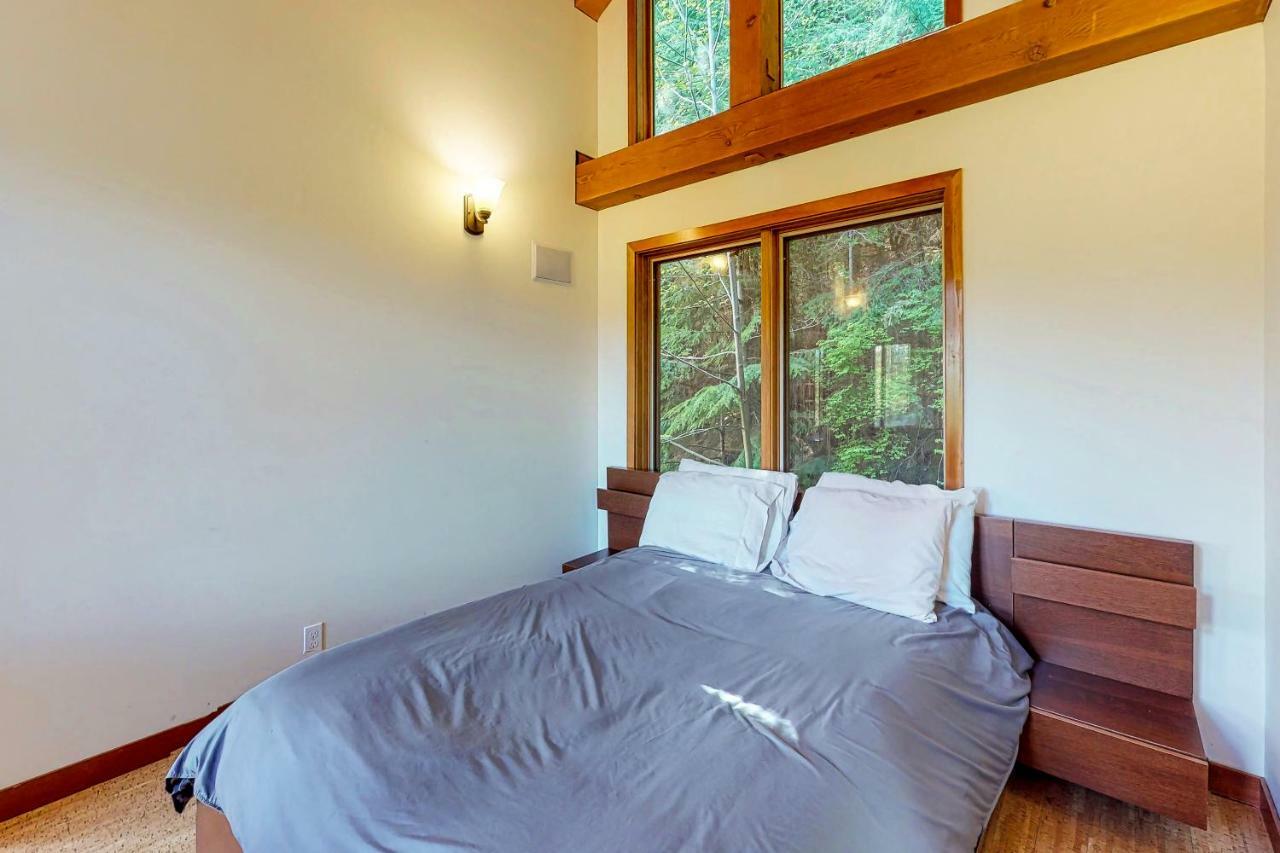 Woodland Hideaway In The Hills Villa Lake Stevens Bagian luar foto