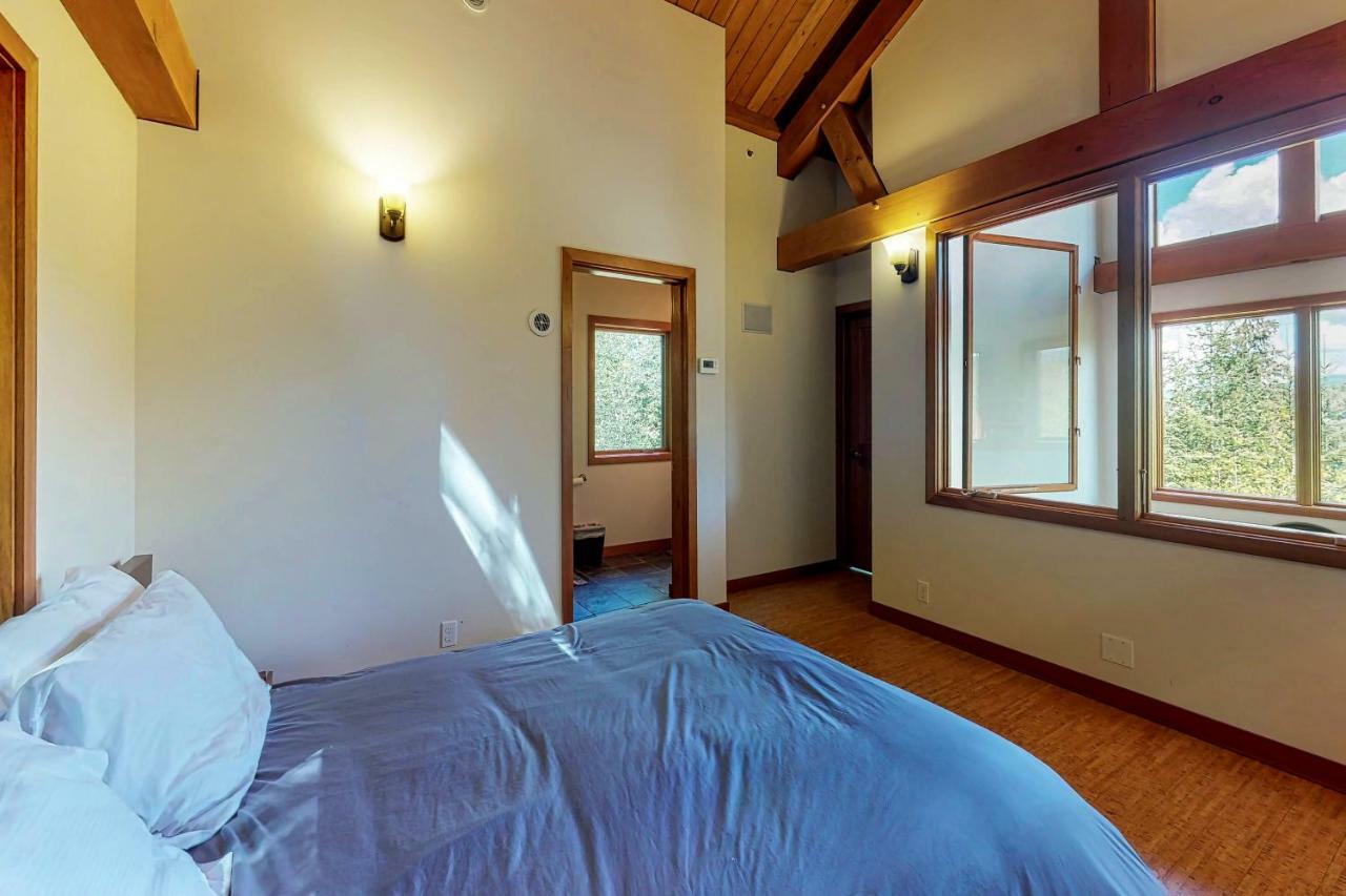 Woodland Hideaway In The Hills Villa Lake Stevens Bagian luar foto