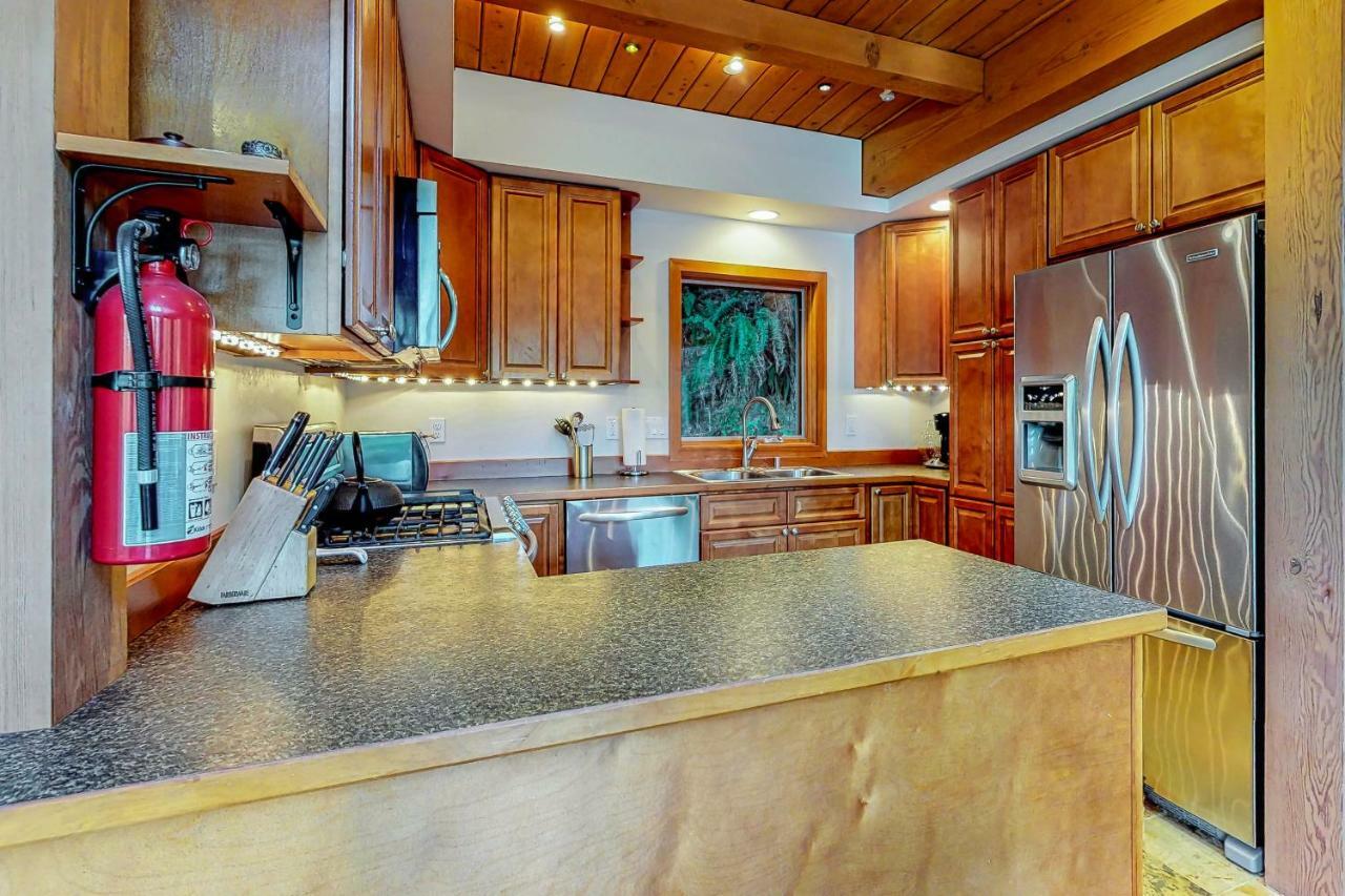 Woodland Hideaway In The Hills Villa Lake Stevens Bagian luar foto