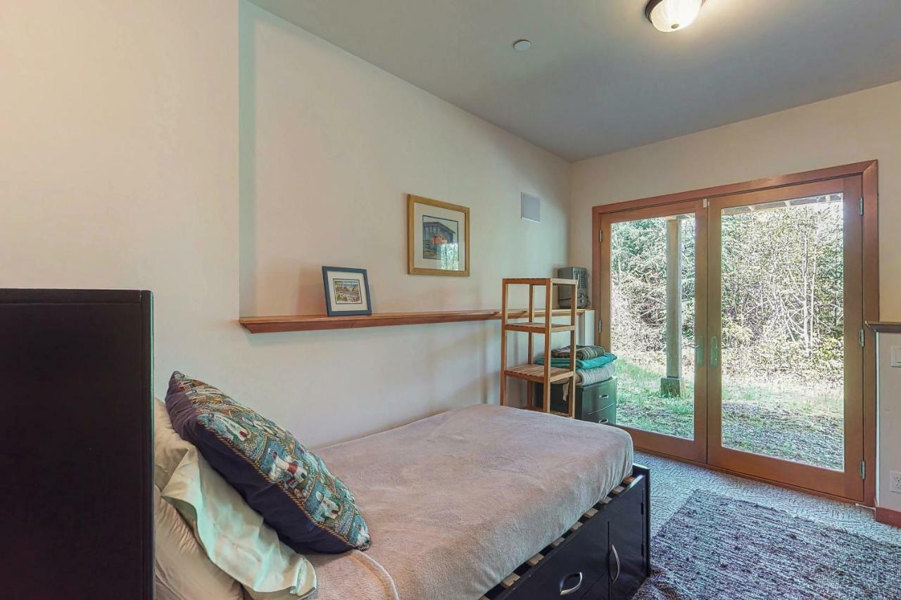 Woodland Hideaway In The Hills Villa Lake Stevens Bagian luar foto