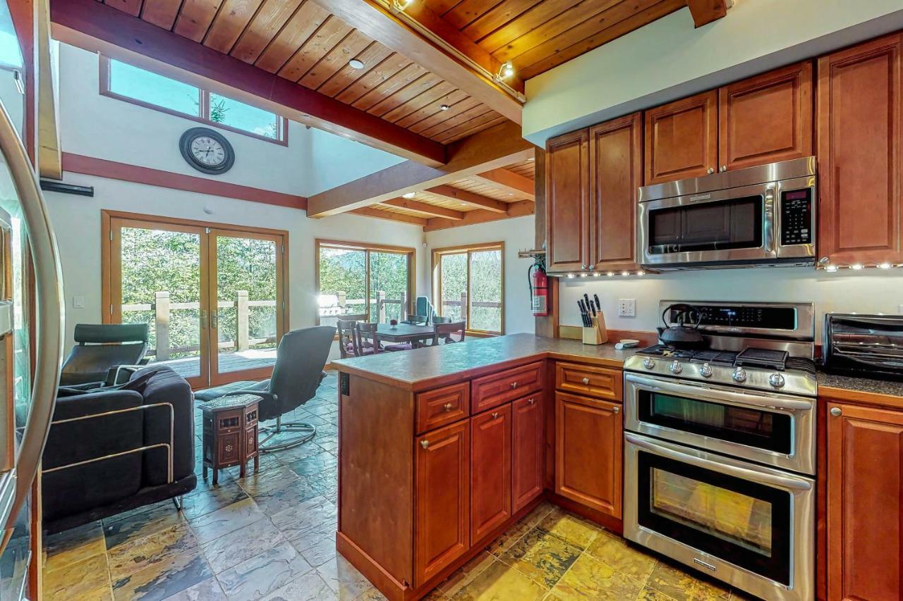 Woodland Hideaway In The Hills Villa Lake Stevens Bagian luar foto
